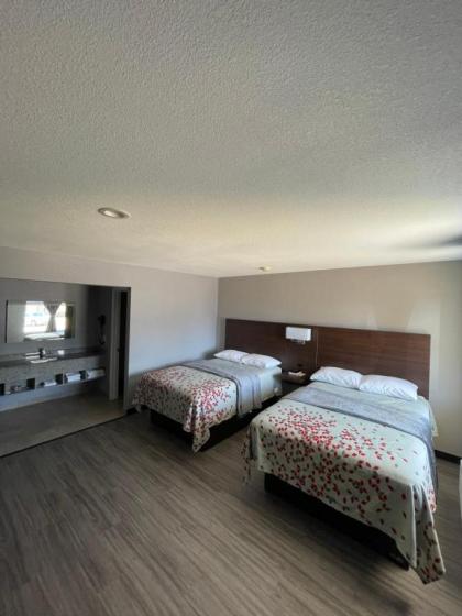 Ridge Motel - image 10
