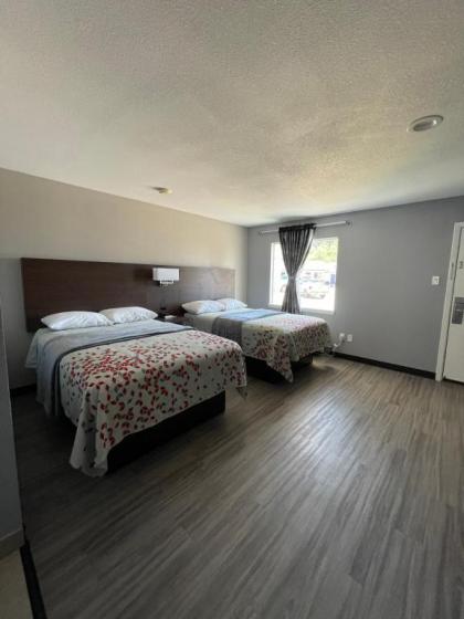 Ridge Motel - image 11