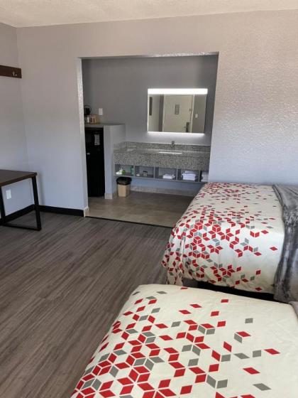 Ridge Motel - image 13
