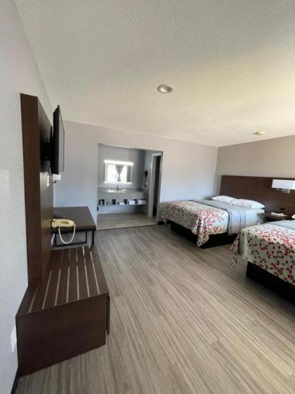 Ridge Motel - image 14