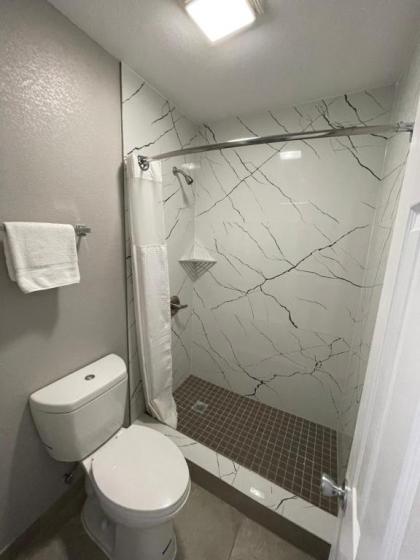 Ridge Motel - image 8
