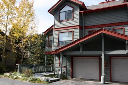 Pinecreek #I - 4 BR - Private Hot Tub - Close to Town - Shuttle to Slopes