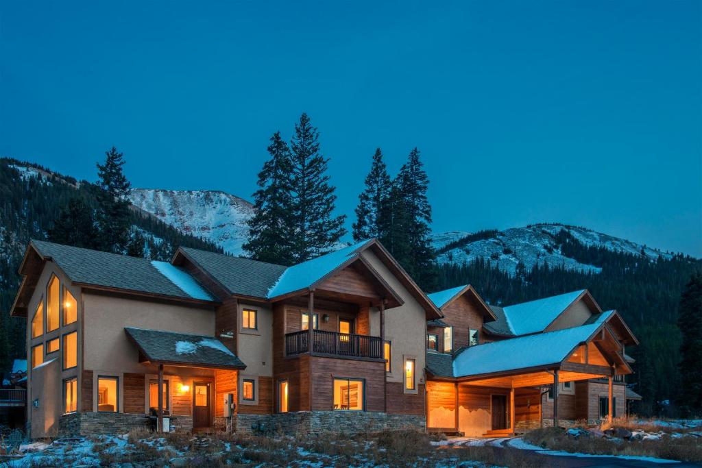 Viking Vista Retreat - main image