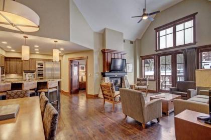 Breckenridge 4 Bedroom Condo at One Ski Hill Ski-in Ski-out concierge services - image 2