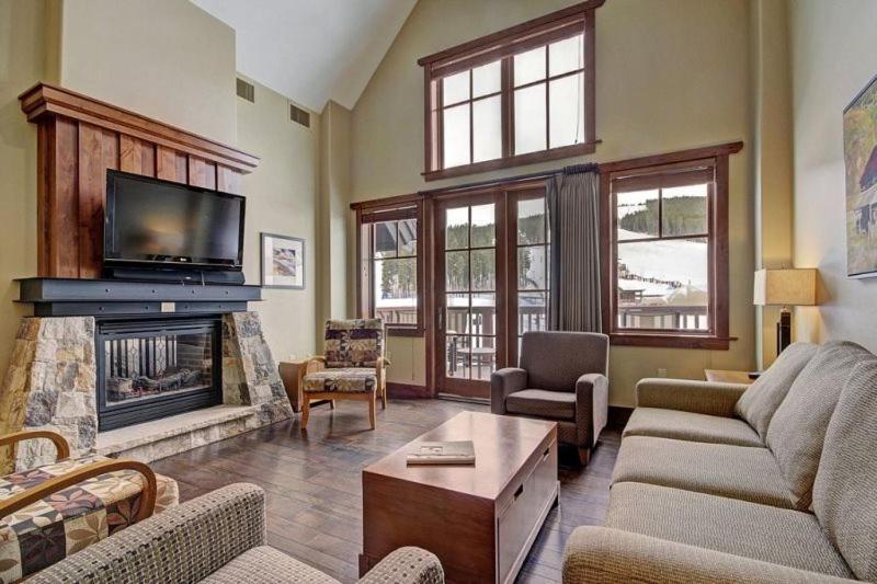 Breckenridge 4 Bedroom Condo at One Ski Hill Ski-in Ski-out concierge services - image 4
