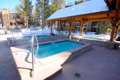 Pinecreek #I - 1 BR - Close to Town - Shuttle to Slopes - Pool and Hot Tub Access Breckenridge
