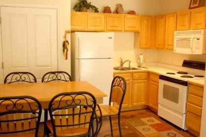 Pinecreek #I - 1 BR - Close to Town - Shuttle to Slopes - Pool and Hot Tub Access - image 2