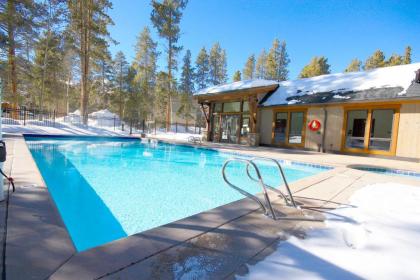 Pinecreek #F - 3 BR - Close to Town - Shuttle to Slopes - Pool and Hot Tub Access - image 3