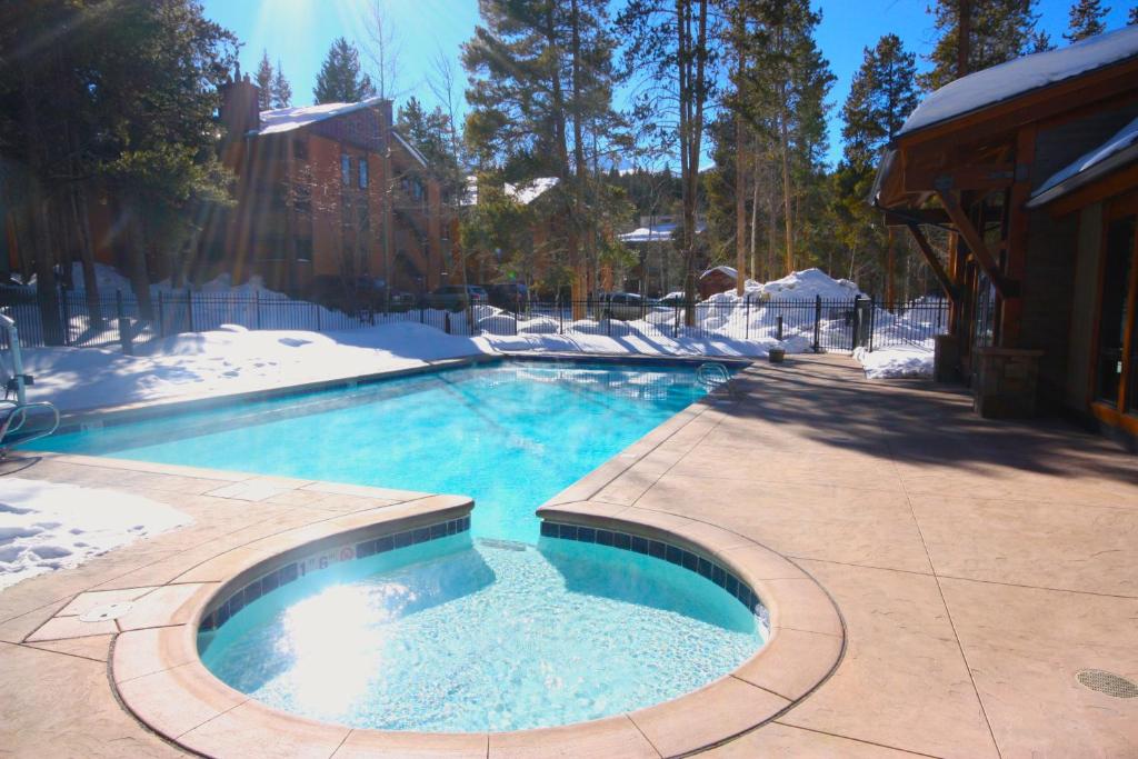 Pinecreek #F - 3 BR - Close to Town - Shuttle to Slopes - Pool and Hot Tub Access - image 5