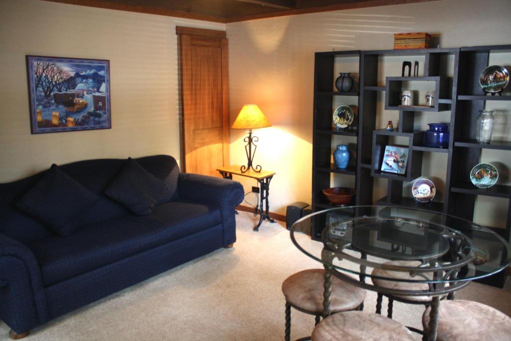 Mill Run #12 - 4 bedroom / 3 bath - Beautiful Remodel - Shuttle to Town - main image