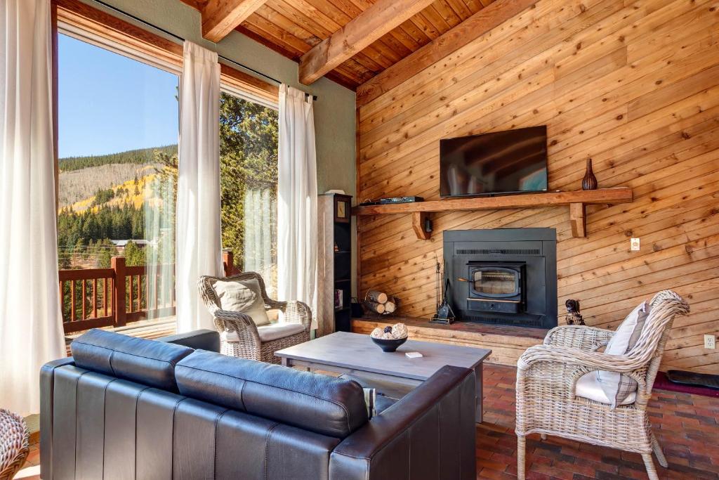 Starlit House - main image