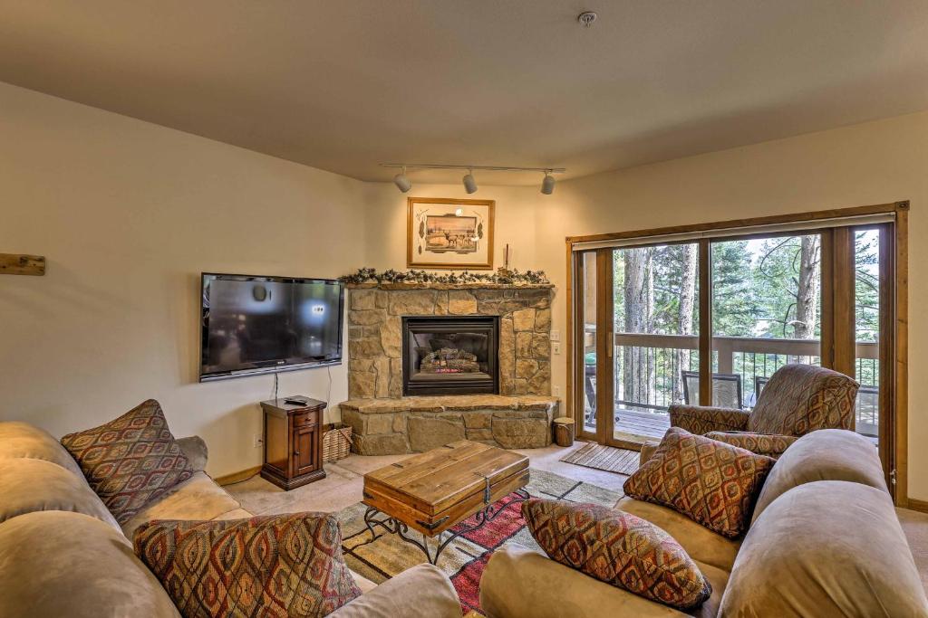 Luxury Condo with Hot Tub Easy Access to Ski Lifts! - image 4