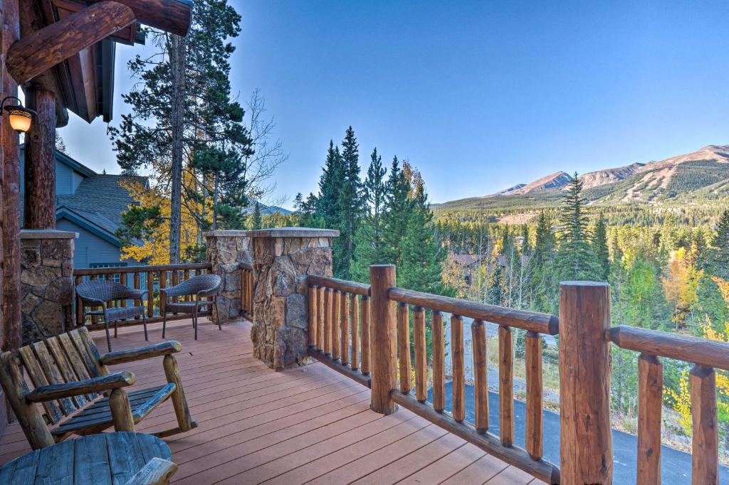 Hilltop Breck Home Hot Tub Views and Walk to Town - main image