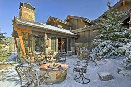 mountainside Home with Hot tub Steps to Ski Shuttle