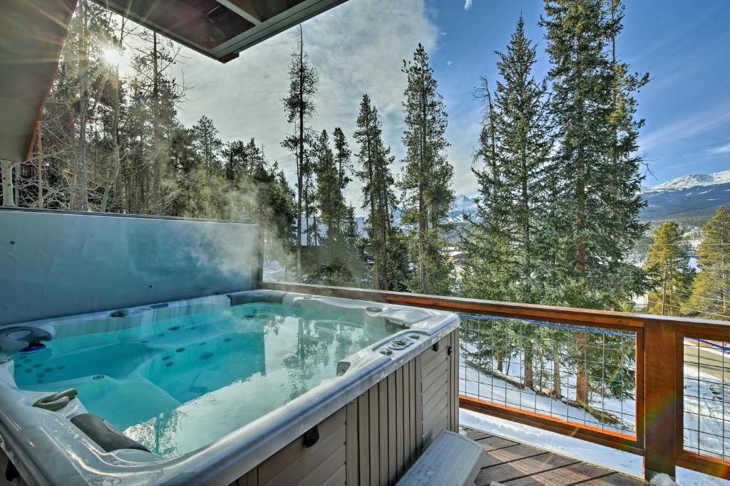 Chalet with Hot Tub Less Than 3Mi to Breck Main St and Gondola - main image