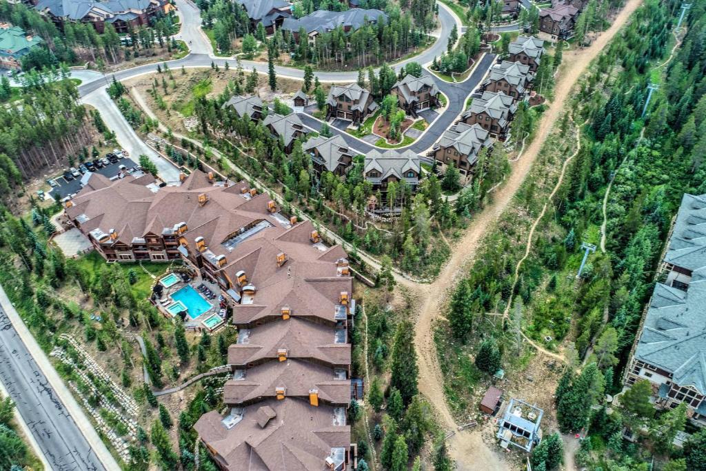 Breck Condo with Shared Hot Tub Walk to Slopes! - image 4