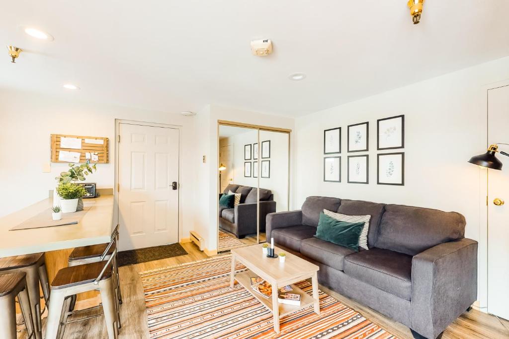 O'clock Road Condos - main image