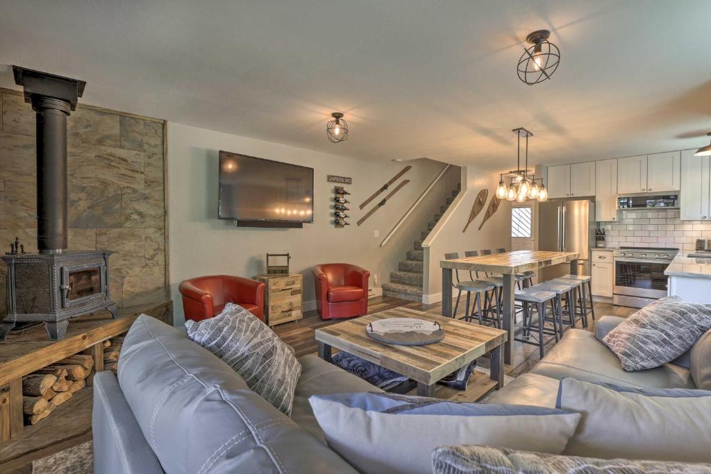 Pristine Breck Townhouse with Sauna Deck and Fire Pit - main image