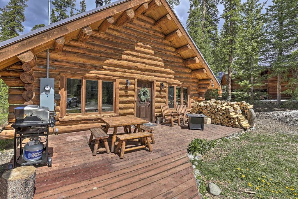 Cozy Peak-A-Blue Cabin with Deck 8 Mi From Gondola - main image
