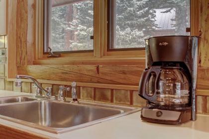 Cozy Peak-A-Blue Cabin with Deck 8 Mi From Gondola - image 6
