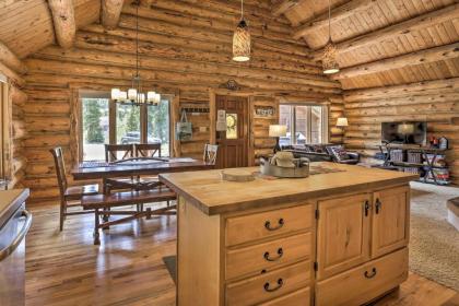 Cozy Peak-A-Blue Cabin with Deck 8 Mi From Gondola - image 7
