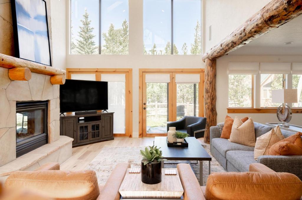 Breckenridge Copper Mountain Getaway Sleeps 14 - main image