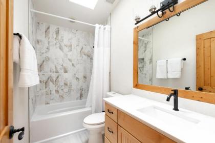 Breckenridge Copper Mountain Getaway Sleeps 14 - image 16