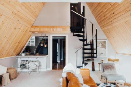 Intimate Mtn Retreat! Drive 5min to Downtown Breck - image 9