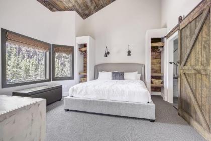 Best Location and Great Style! Your Ideal Retreat!
