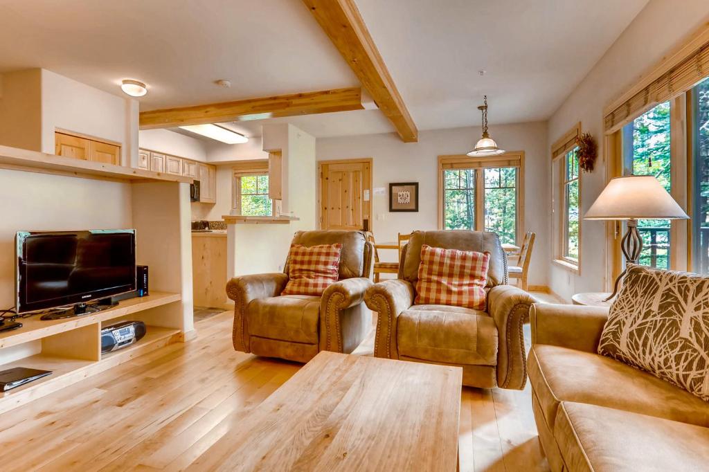 Twin Elk Lodge - image 2