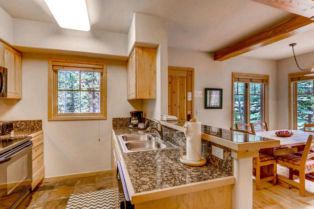Twin Elk Lodge - image 5