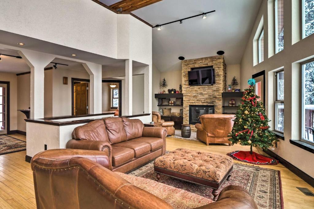 Pristine Breckenridge Home with Hot Tub and Views - image 2