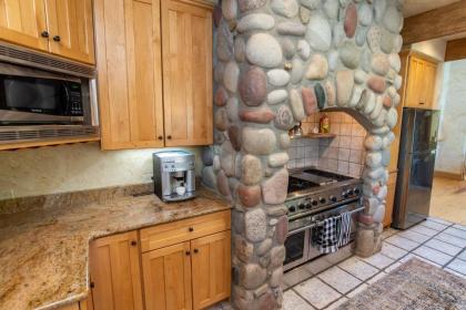 Ravenstone Home Riverfront Luxury - image 15