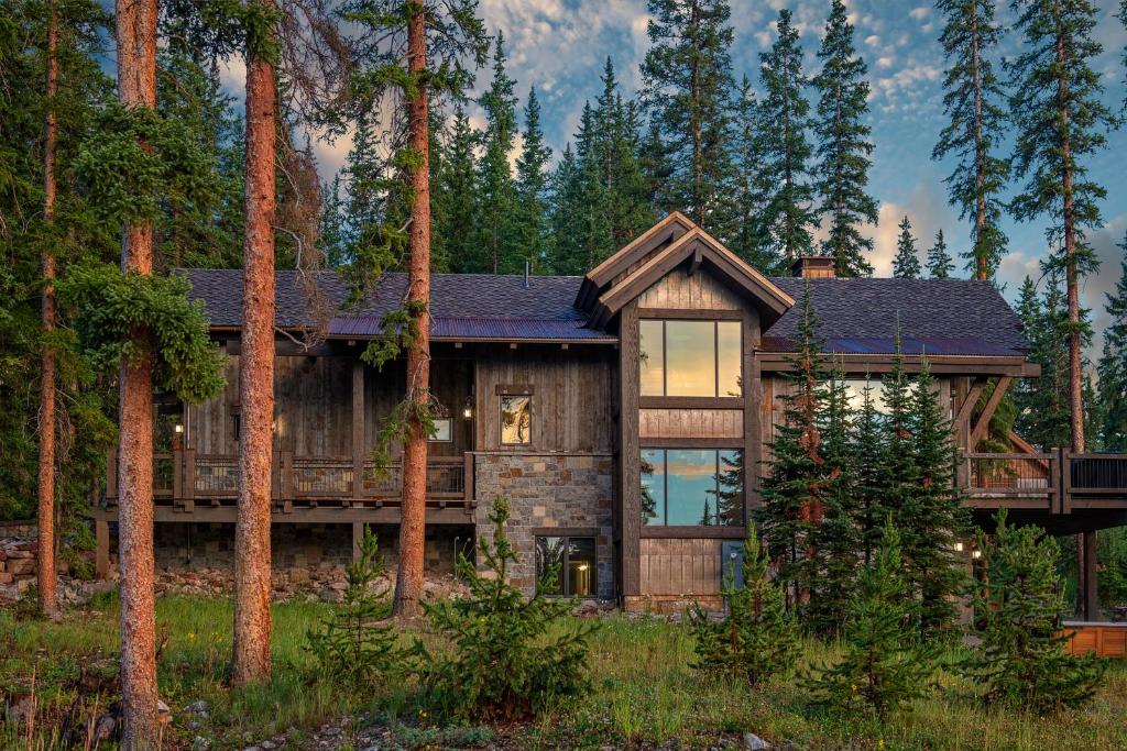 Quandary Estate Luxury Home Breathtaking Views - main image