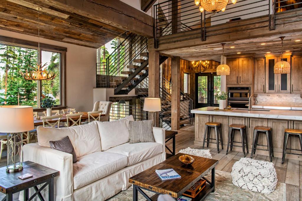 Quandary Estate Luxury Home Breathtaking Views - image 4