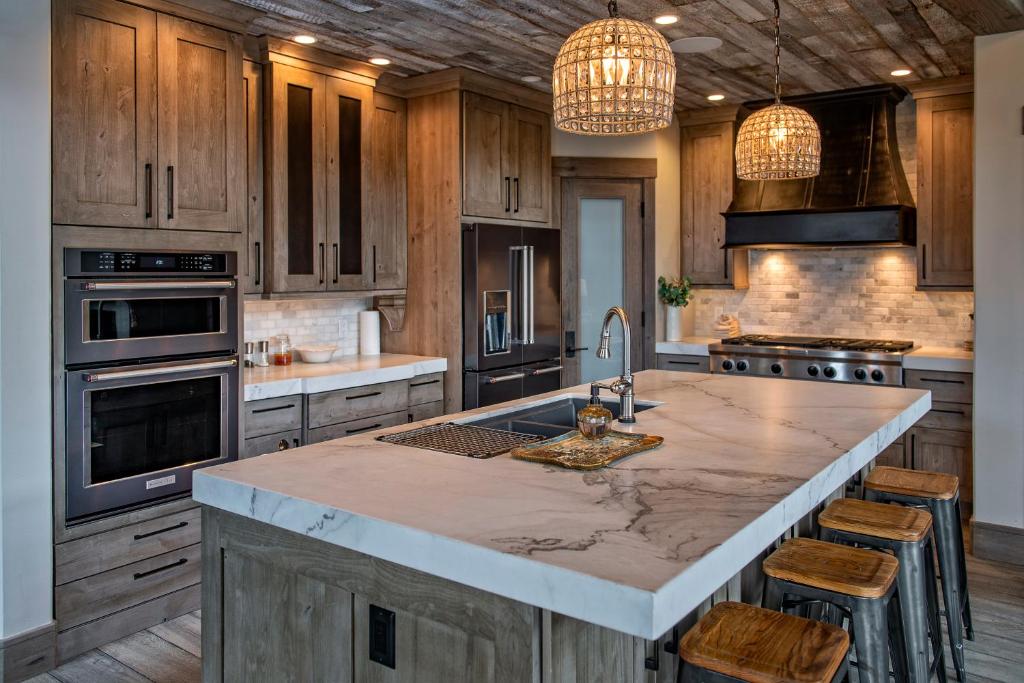 Quandary Estate Luxury Home Breathtaking Views - image 5