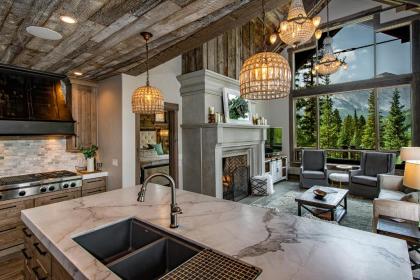 Quandary Estate Luxury Home Breathtaking Views - image 6