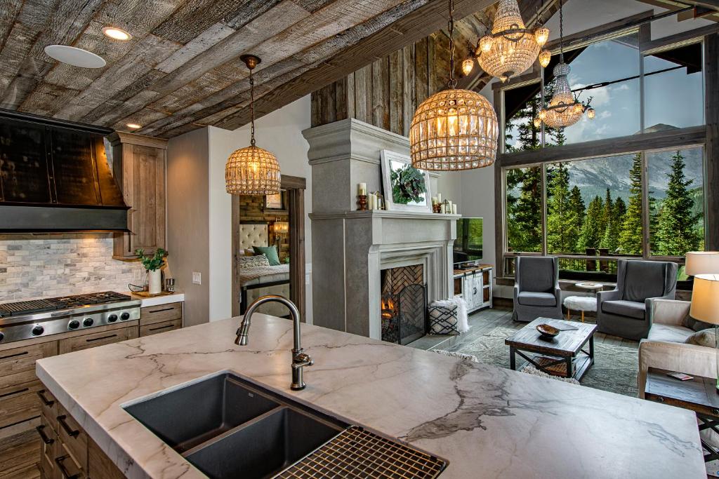Quandary Estate Luxury Home Breathtaking Views - image 6