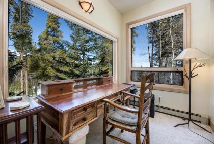 Happy Trails Lodge - image 16