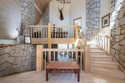 Happy Trails Lodge - image 8