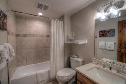 Los Pinos Columbine Condo Nice Updates Stroll to Lift - image 14