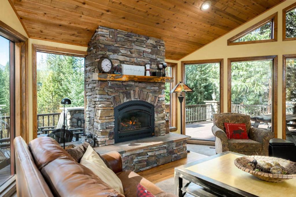 Heartstone Hideaway - main image