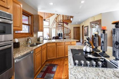 Heartstone Hideaway - image 11