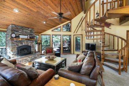 Heartstone Hideaway - image 3
