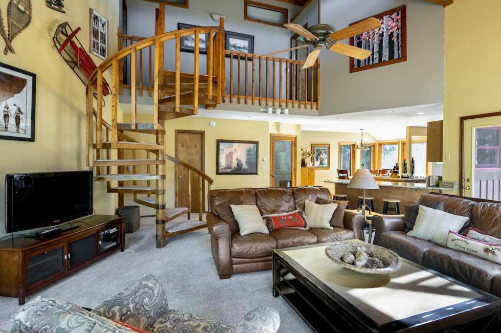 Heartstone Hideaway - image 5