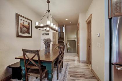 Placer Ridge Townhome Great Location and Finishes - image 13