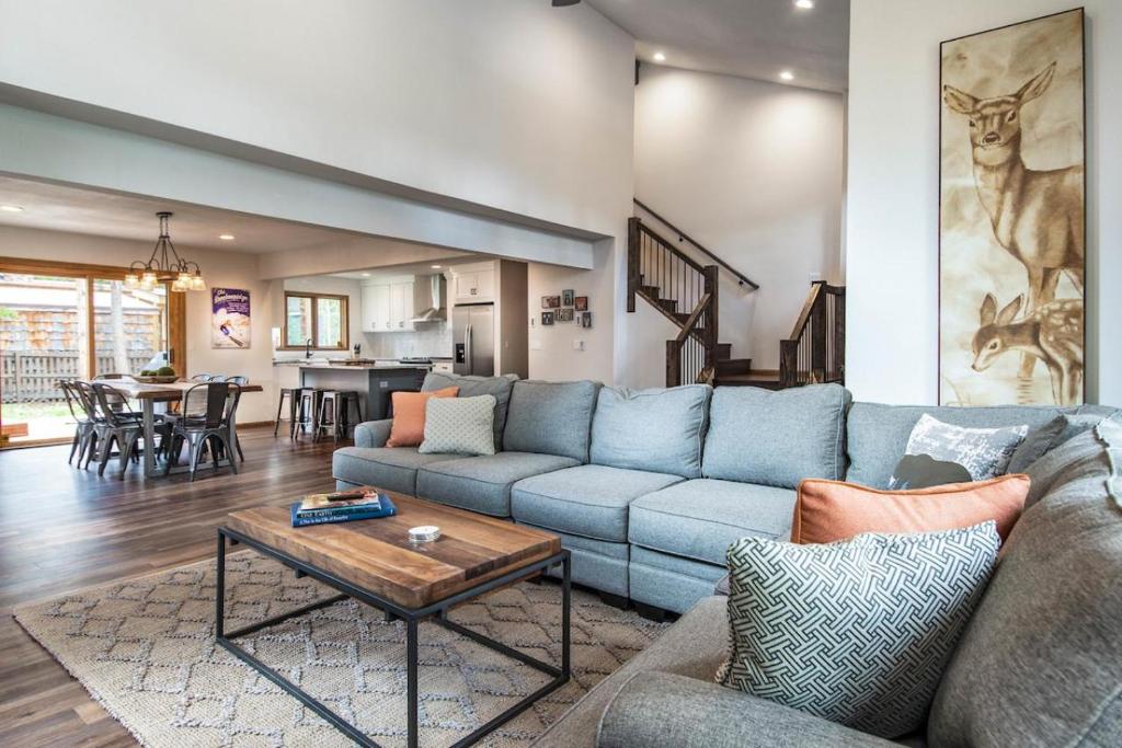 Summit Haven Home Hot Tub Stylish New Remodel - main image
