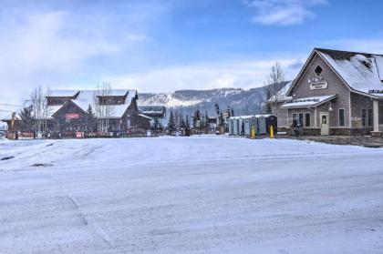 Mountain Escape with Ski Locker and Free Shuttle! - image 9
