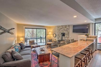 Modern Living in Breck Less Than half Mi to Ski Slopes!