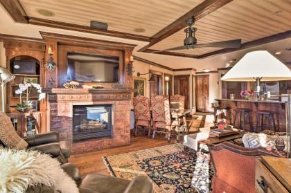 Elegant Ski In and Ski Out Condo with Hot tub Access Breckenridge Colorado